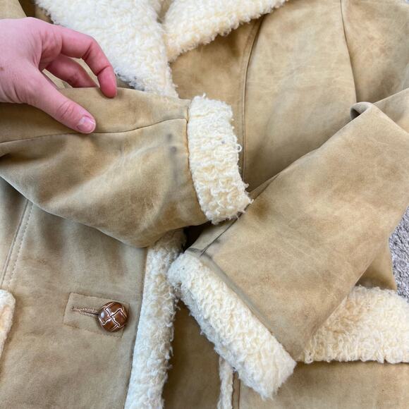 Vintage Women's 70's Wiman Vinyl Suede Button Front Sherpa Coat (Sz M) - Picture 7 of 15
